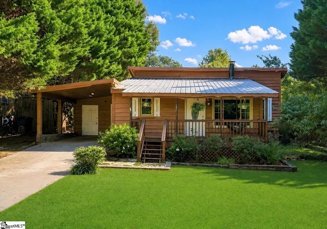 Photo 1 of Single family home for sale at 124 Nottingham Ln, Easley, SC 29640 | MLS# 1603869 | Listing updated on 2026-10-01