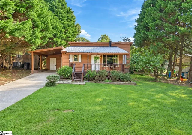 Photo 3 of Single family home for sale at 124 Nottingham Ln, Easley, SC 29640 | MLS# 1603869 | Listing updated on 2026-10-01