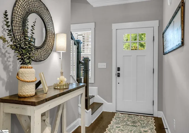 Photo 3 of Single family home for sale at 122 Oakland Dr, Greenville, SC 29607 | MLS# 1603996 | Listing updated on 2026-09-20