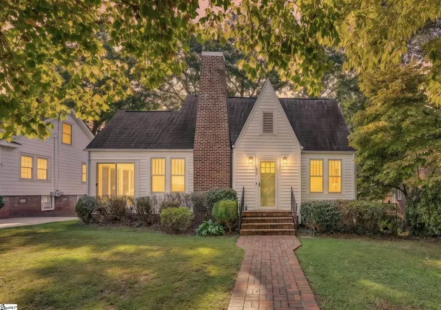 Photo 2 of Single family home for sale at 327 W Prentiss Ave, Greenville, SC 29605 | MLS# 1603435 | Listing updated on 2026-09-10