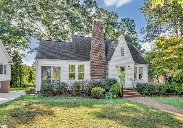 Photo 2 of Single family home for sale at 327 W Prentiss Ave, Greenville, SC 29605 | MLS# 1603435 | Listing updated on 2026-09-10