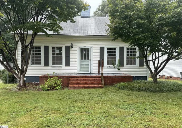Photo 1 of Single family home for sale at 108 Moreland Ave, Laurens, SC 29360 | MLS# 1603738 | Listing updated on 2026-09-14