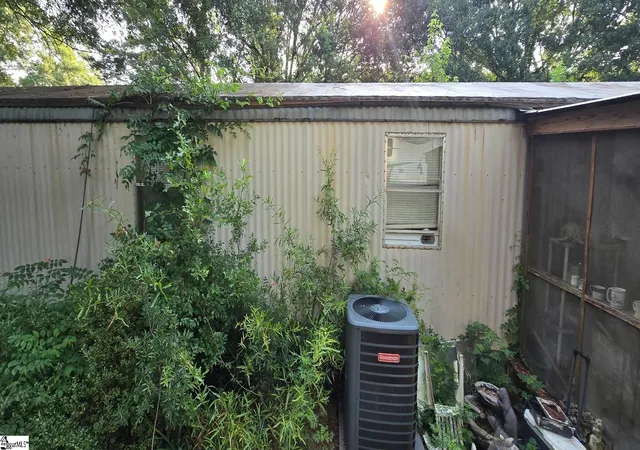 Photo 3 of Manufactured home for sale at 1521 Cherokee Cir, Anderson, SC 29625 | MLS# 1603475 | Listing updated on 2026-09-10