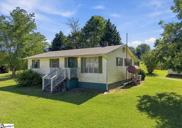 Photo 3 of Sale Pending at 1360 Old Ml Rd, Campobello, SC 29322 | MLS# 1605734 | Listing updated on 2026-10-19