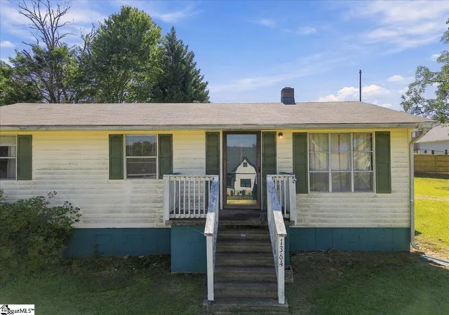 Photo 3 of Sale Pending at 1360 Old Ml Rd, Campobello, SC 29322 | MLS# 1605734 | Listing updated on 2026-10-19