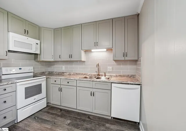 Photo 2 of Single family home for sale at 102 Sherwood Ave, Greer, SC 29651 | MLS# 1605398 | Listing updated on 2026-10-20