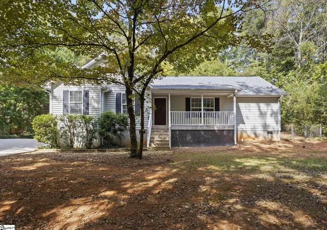 Photo 1 of Single family home for sale at 612 Crestwood Dr, Greenville, SC 29609 | MLS# 1605507 | Listing updated on 2026-10-02