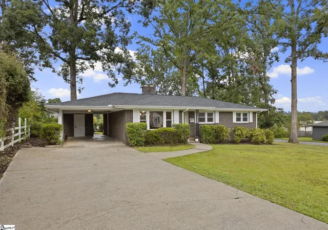 Photo 2 of Single family home for sale at 200 Artillery Rd, Taylors, SC 29687 | MLS# 1605104 | Listing updated on 2026-10-17