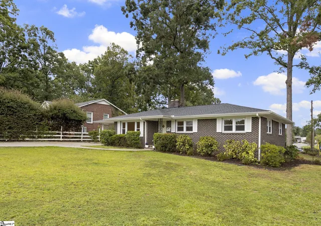 Photo 3 of Single family home for sale at 200 Artillery Rd, Taylors, SC 29687 | MLS# 1605104 | Listing updated on 2026-10-17