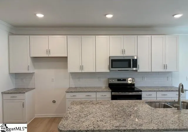 Photo 3 of Townhouse for sale at 303 Dunnlea Wy, Simpsonville, SC 29681 | MLS# 1598470 | Listing updated on 2026-09-30