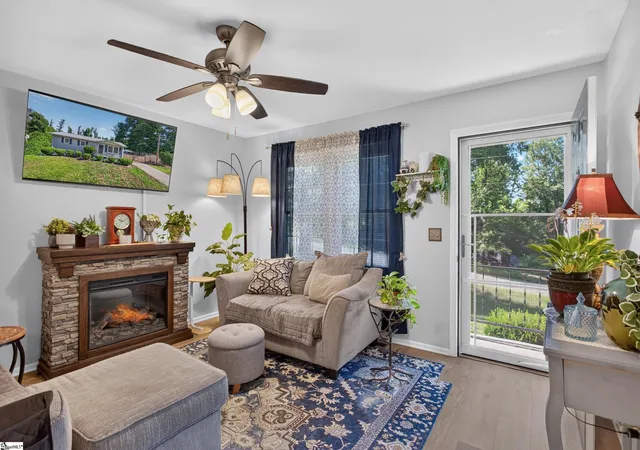 Photo 3 of Single family home for sale at 116 Oak Ridge Cir, Seneca, SC 29678 | MLS# 1605050 | Listing updated on 2026-09-28