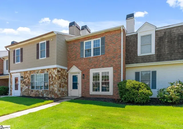 Photo 1 of Sale Pending at 4 Birchview St, Taylors, SC 29687 | MLS# 1604627 | Listing updated on 2026-10-24