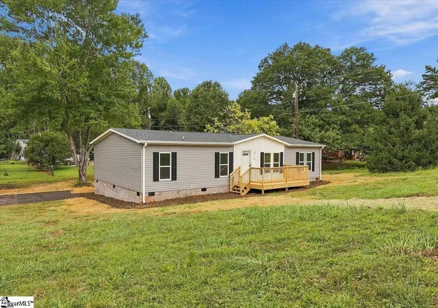 Photo 2 of Manufactured home for sale at 312 Griffin Ml Rd, Pickens, SC 29671 | MLS# 1604832 | Listing updated on 2026-10-16