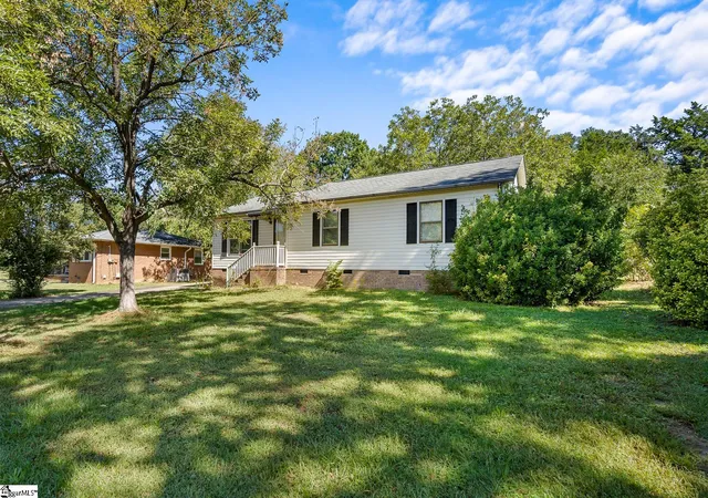Photo 2 of Single family home for sale at 207 Mayfield Rd, Simpsonville, SC 29681 | MLS# 1606333 | Listing updated on 2026-10-13