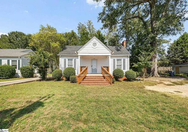 Photo 1 of Single family home for sale at 102 W Farley Ave, Laurens, SC 29360 | MLS# 1604423 | Listing updated on 2026-09-22