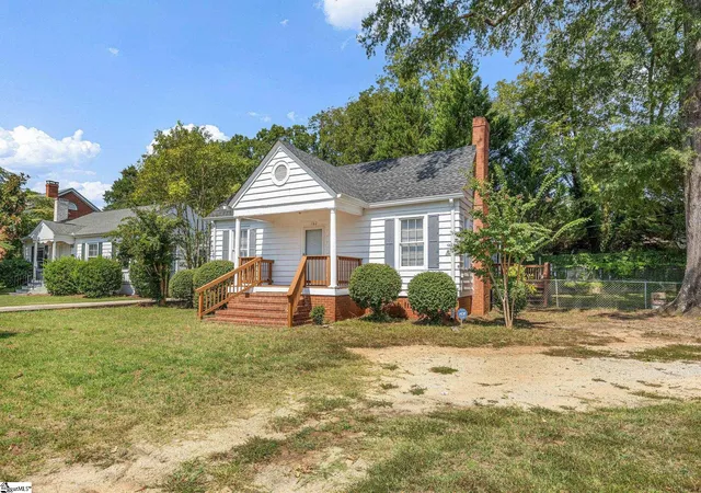 Photo 2 of Single family home for sale at 102 W Farley Ave, Laurens, SC 29360 | MLS# 1604423 | Listing updated on 2026-09-22