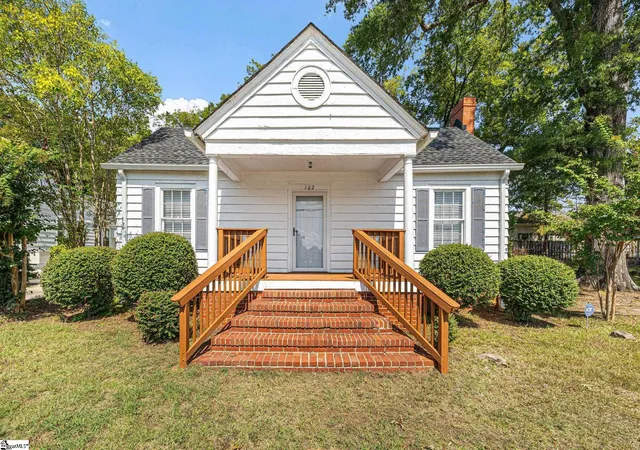 Photo 3 of Single family home for sale at 102 W Farley Ave, Laurens, SC 29360 | MLS# 1604423 | Listing updated on 2026-09-22
