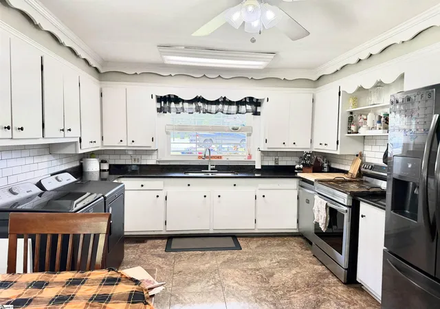 Photo 3 of Single family home for sale at 16 Washington Cir, Honea Path, SC 29654 | MLS# 1604438 | Listing updated on 2026-09-22