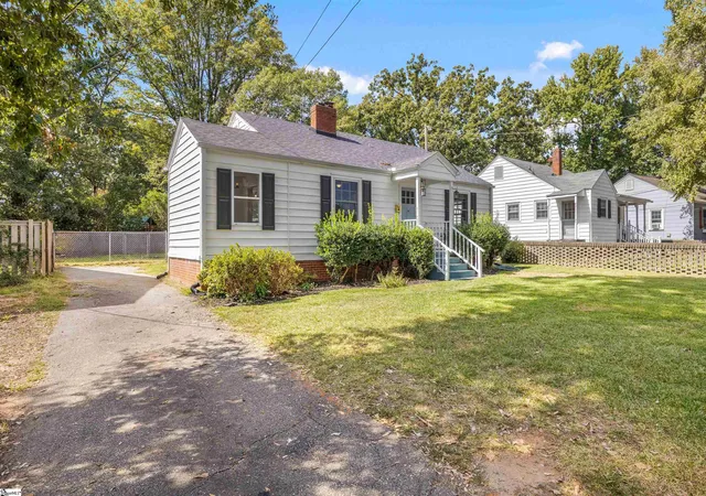 Photo 2 of Single family home for sale at 14 Tabor St, Greenville, SC 29609 | MLS# 1605628 | Listing updated on 2026-10-22