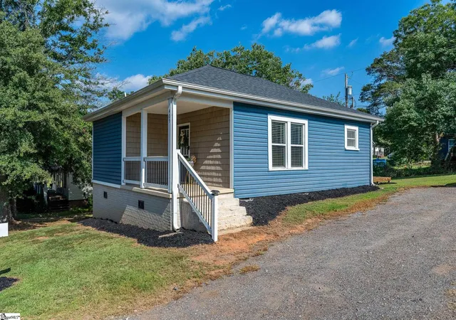 Photo 1 of Single family home for sale at 405 Hill St, Easley, SC 29640 | MLS# 1604189 | Listing updated on 2026-09-23