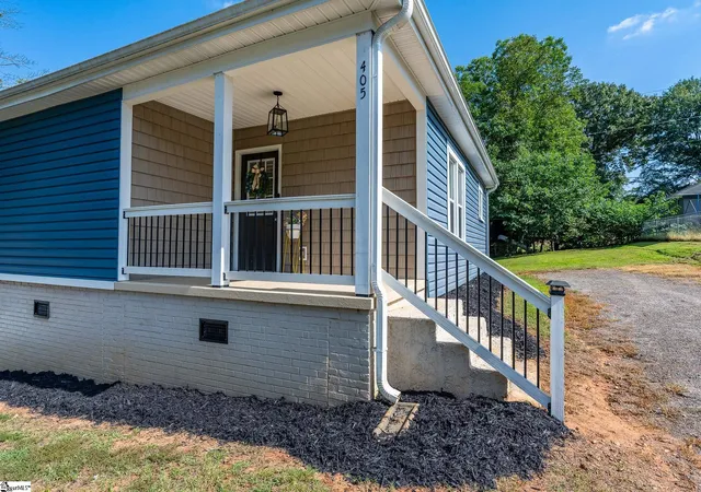 Photo 3 of Single family home for sale at 405 Hill St, Easley, SC 29640 | MLS# 1604189 | Listing updated on 2026-09-23