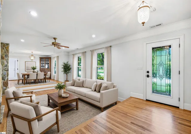 Photo 3 of Single family home for sale at 6 Covington Rd, Greenville, SC 29617 | MLS# 1601494 | Listing updated on 2026-09-08