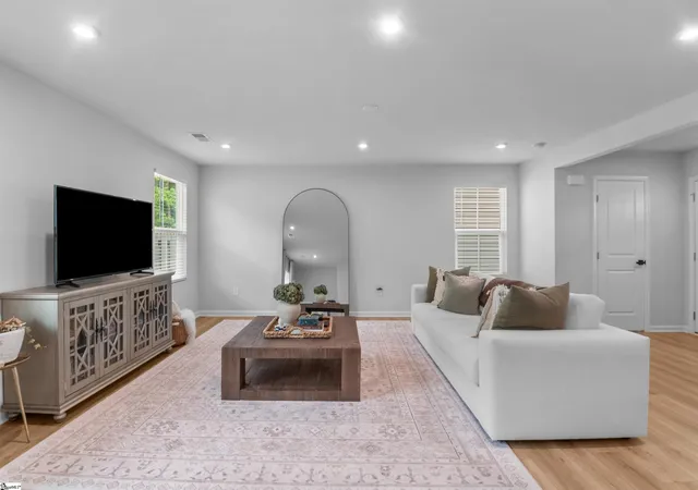 Photo 3 of Single family home for sale at 520 Mills Hill Wy, Greenville, SC 29605 | MLS# 1591781 | Listing updated on 2026-09-14