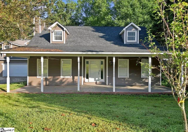 Photo 2 of Single family home for sale at 301 Mountain View Ct, Greenville, SC 29611 | MLS# 1603686 | Listing updated on 2026-09-16
