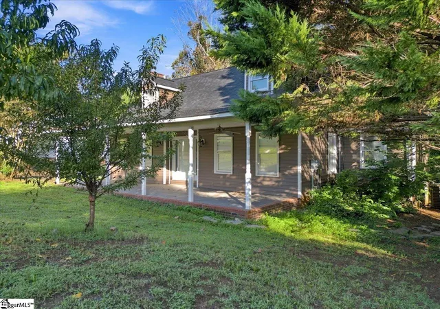 Photo 3 of Single family home for sale at 301 Mountain View Ct, Greenville, SC 29611 | MLS# 1603686 | Listing updated on 2026-09-16