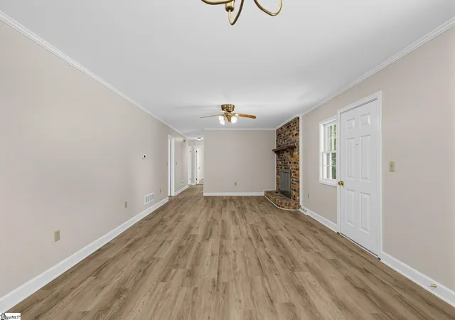 Photo 2 of Single family home for sale at 300 Drury Ln, Mauldin, SC 29662 | MLS# 1603026 | Listing updated on 2026-09-04