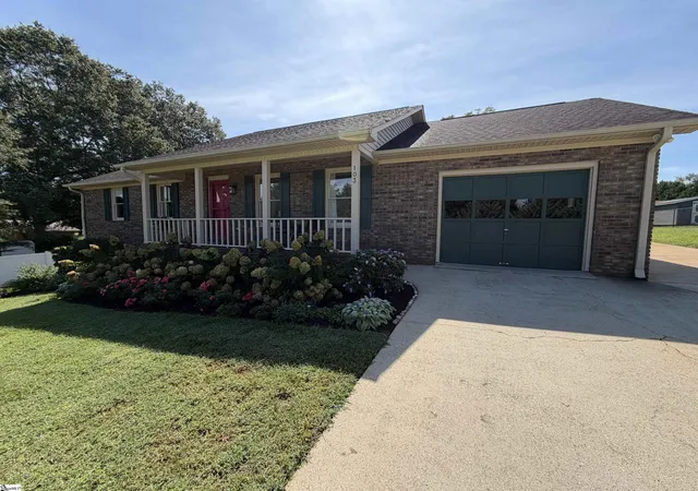Single family home for sale at 103 N Johnson St, Landrum, SC 29356 | MLS# 1603781