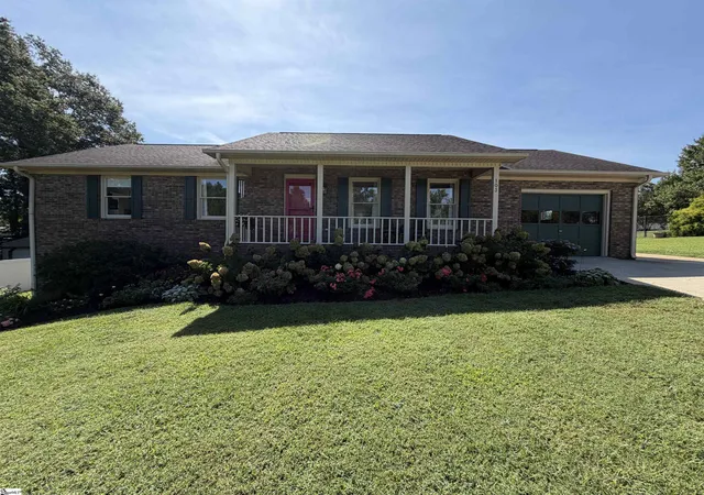 Photo 4 of Single family home for sale at 103 N Johnson St, Landrum, SC 29356 | MLS# 1603781 | Listing updated on 2026-09-14