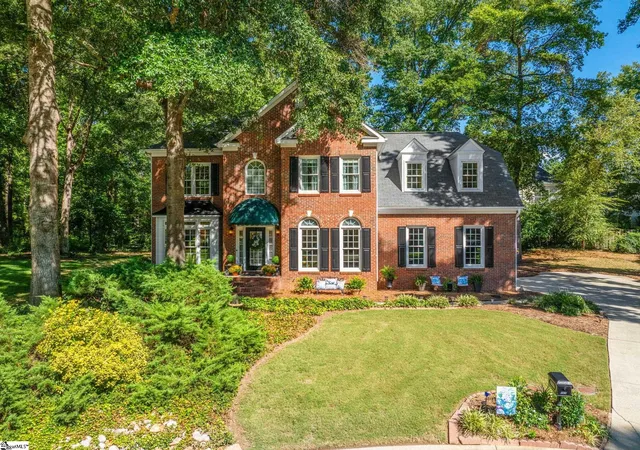 Photo 2 of Single family home for sale at 107 Willow Oak Ct, Simpsonville, SC 29681 | MLS# 1603899 | Listing updated on 2026-10-02