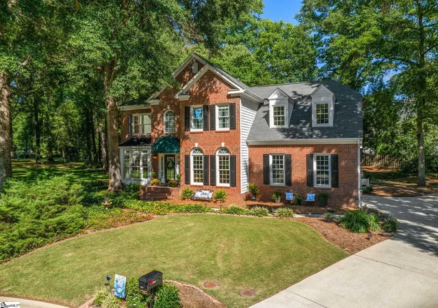 Photo 3 of Single family home for sale at 107 Willow Oak Ct, Simpsonville, SC 29681 | MLS# 1603899 | Listing updated on 2026-10-02