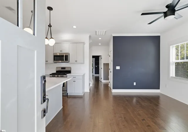 Photo 2 of Single family home for sale at 29 Greenridge Dr, Greenville, SC 29607 | MLS# 1606251 | Listing updated on 2026-10-20