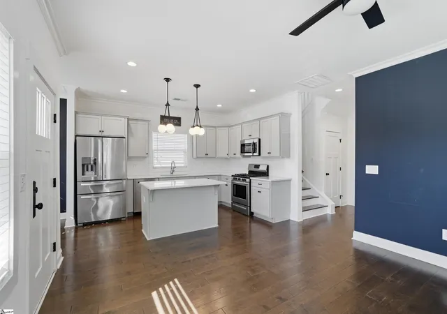 Photo 3 of Single family home for sale at 29 Greenridge Dr, Greenville, SC 29607 | MLS# 1606251 | Listing updated on 2026-10-20