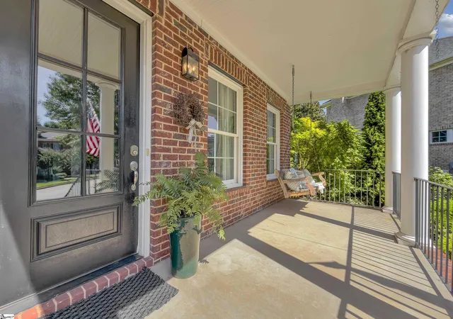 Photo 4 of Single family home for sale at 620 Berkmans Ln, Greenville, SC 29605 | MLS# 1606496 | Listing updated on 2026-10-15