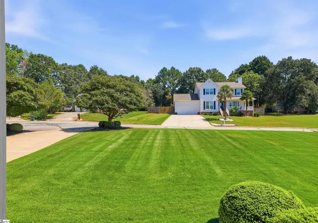 Photo 3 of Single family home for sale at 5 Winterthur Ct, Greer, SC 29650 | MLS# 1603377 | Listing updated on 2026-09-10
