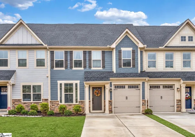 Townhouse for sale at 31 Moss Hollow Wy, Simpsonville, SC 29680 | MLS# 1593539