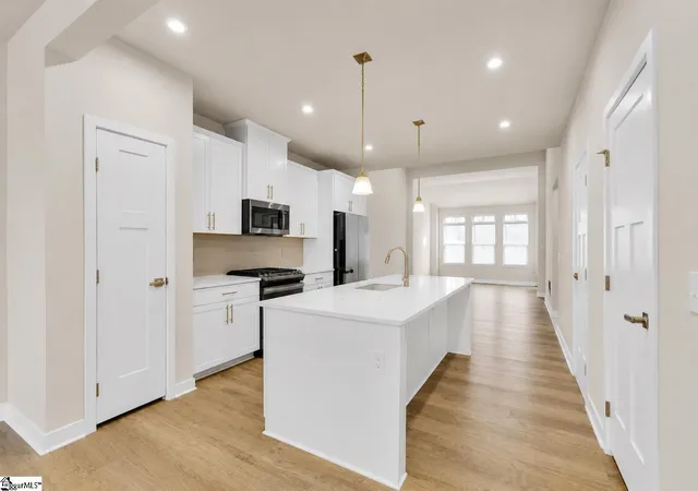 Photo 2 of Townhouse for sale at 31 Moss Hollow Wy, Simpsonville, SC 29680 | MLS# 1593539 | Listing updated on 2026-09-16