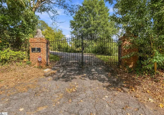 Photo 3 of Single family home for sale at 48 Crestline Rd, Greenville, SC 29609 | MLS# 1606203 | Listing updated on 2026-10-09