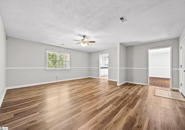 Photo 3 of Single family home for sale at 541 Hunts Brg Rd, Easley, SC 29640 | MLS# 1606256 | Listing updated on 2026-10-26