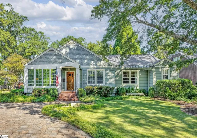 Photo 1 of Single family home for sale at 201 Brookwood Dr, Greenville, SC 29605 | MLS# 1603630 | Listing updated on 2026-09-11