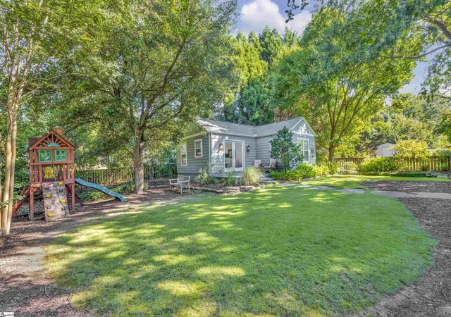 Photo 2 of Single family home for sale at 201 Brookwood Dr, Greenville, SC 29605 | MLS# 1603630 | Listing updated on 2026-09-11