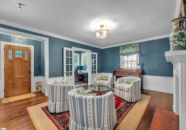 Photo 4 of Single family home for sale at 201 Brookwood Dr, Greenville, SC 29605 | MLS# 1603630 | Listing updated on 2026-09-11