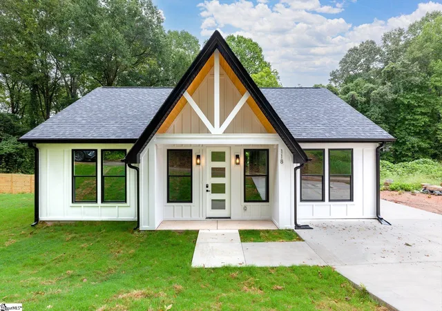 Photo 1 of Single family home for sale at 118 Harlem St, Easley, SC 29640 | MLS# 1604972 | Listing updated on 2026-10-13