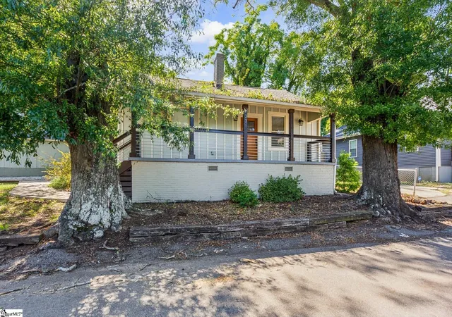 Photo 2 of Single family home for sale at 37 Ross St, Greenville, SC 29611 | MLS# 1605432 | Listing updated on 2026-10-22