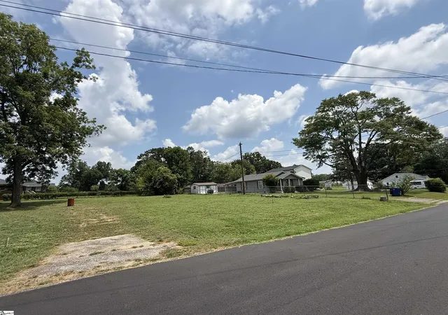 Land for sale at 211 Pine St, Woodruff, SC 29388 | MLS# 1603473