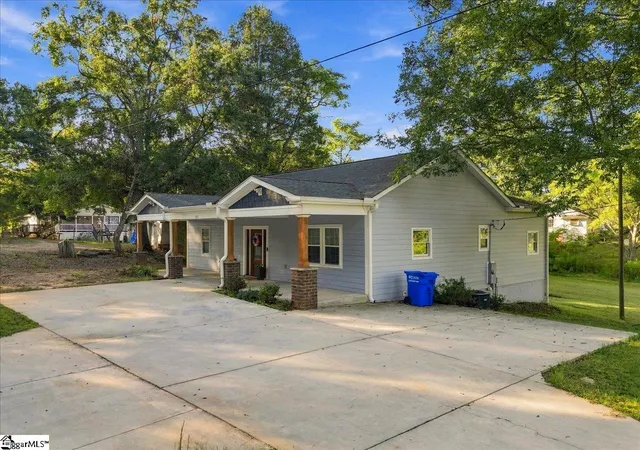 Photo 2 of Single family home for sale at 327 Rehobeth School Rd, Piedmont, SC 29673 | MLS# 1606027 | Listing updated on 2026-10-21