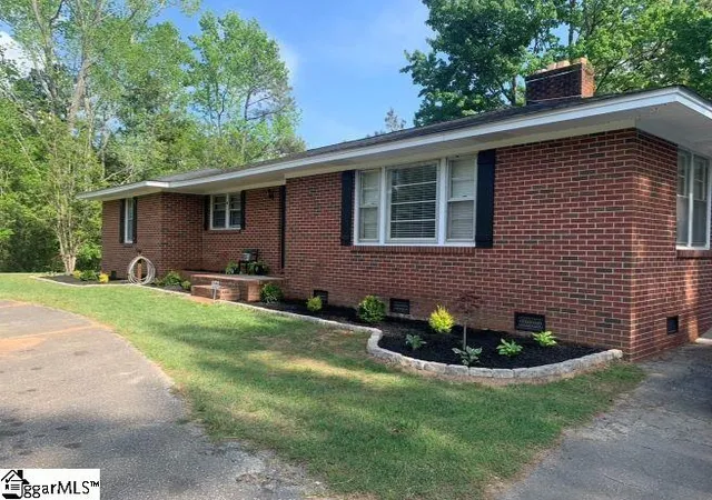 Photo 1 of Single family home for sale at 1071 Bethel Church Rd, Laurens, SC 29360 | MLS# 1603312 | Listing updated on 2026-09-09